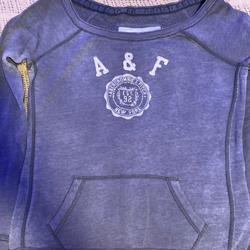 grey abercrombie and fitch sweatshirt